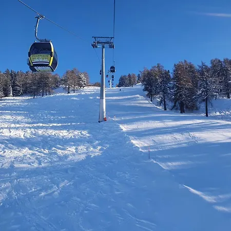 Apartment Flat In Near Lift & Valley Views