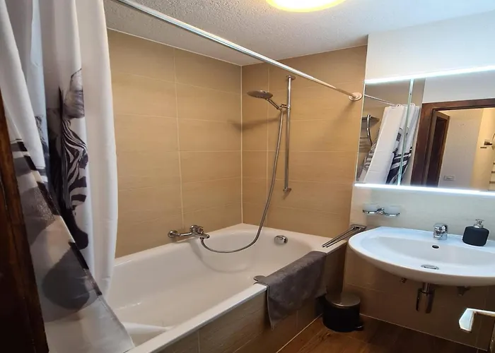 Flat In Near Lift & Valley Views 公寓 *