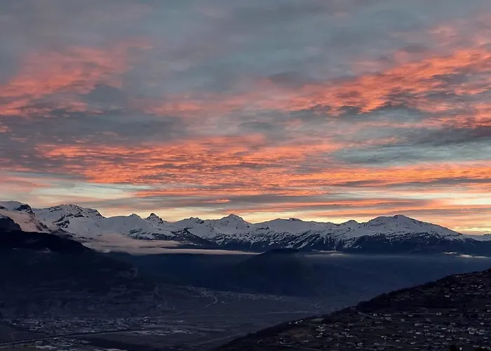 Flat In Near Lift & Valley Views 公寓 *