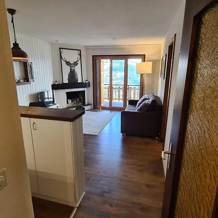 Flat In Near Lift & Valley Views *