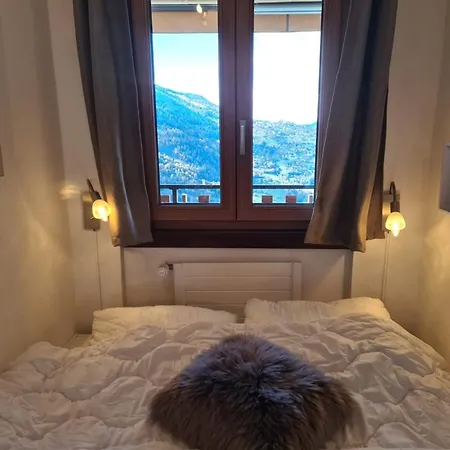 Flat In Near Lift & Valley Views *